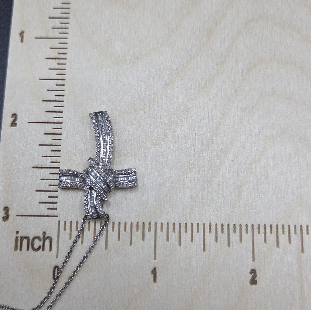 Sterling Silver Cross Pendant With 18 Inch Necklace. - Picture 3 of 7